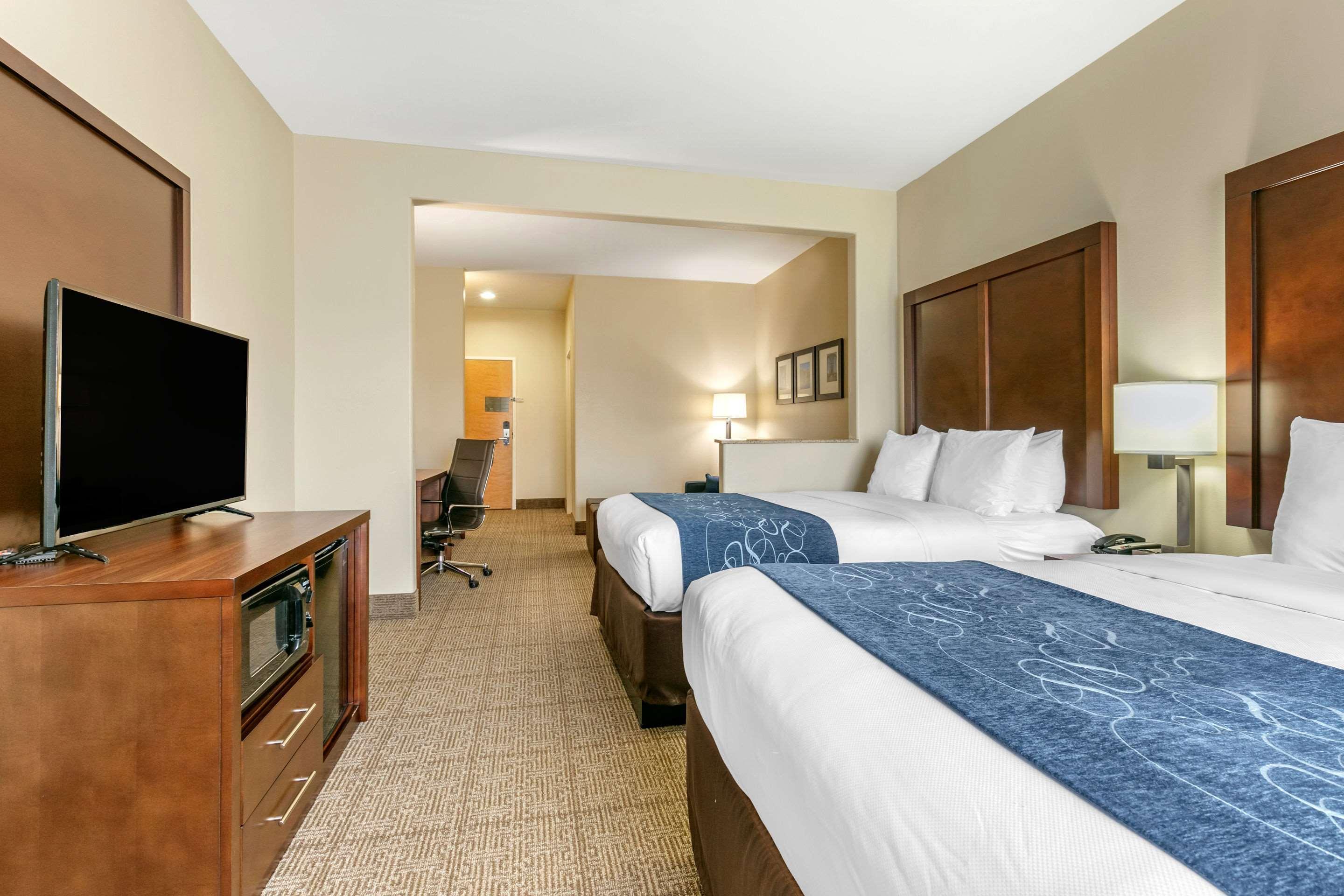 Comfort Suites Batesville Exterior photo
