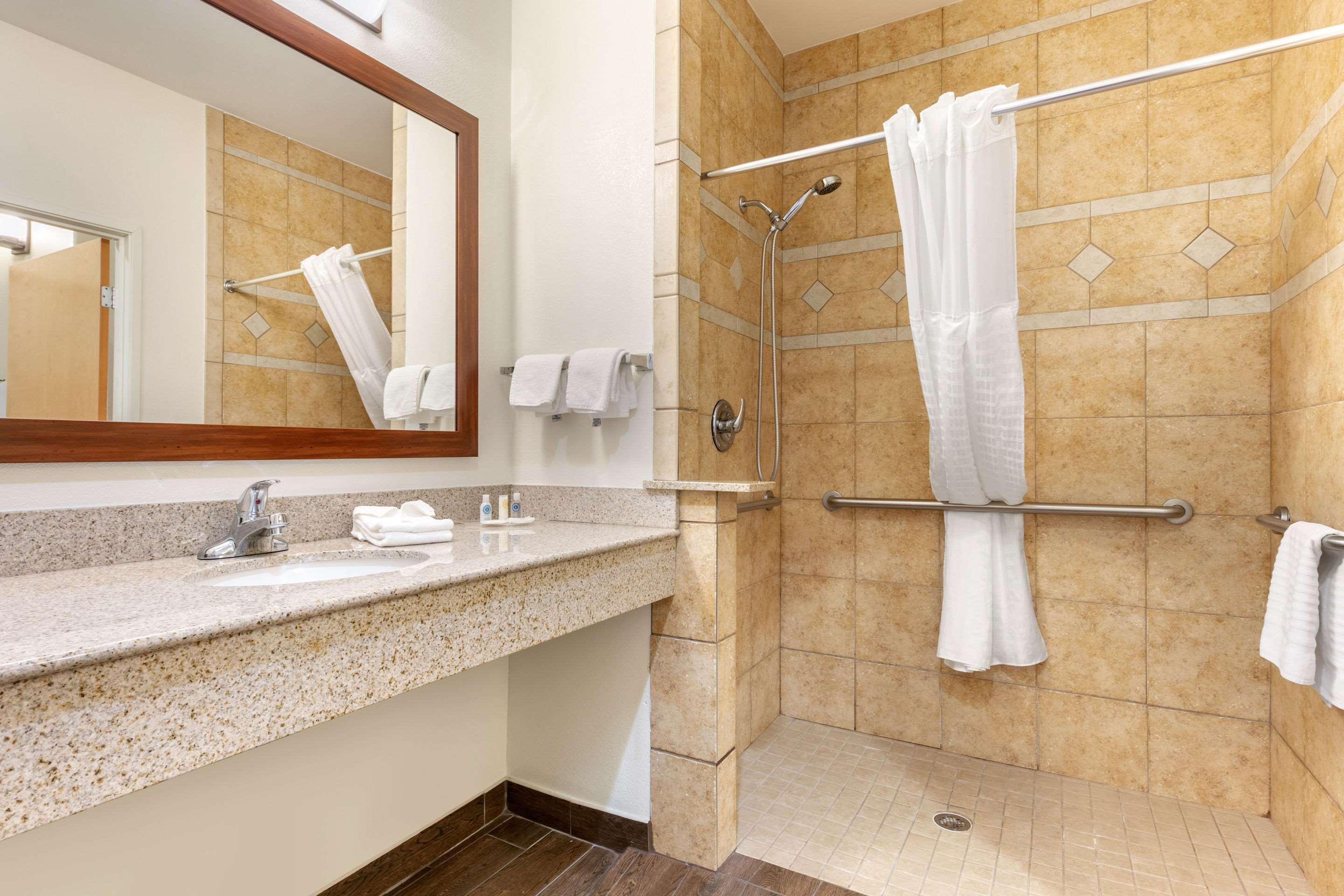 Comfort Suites Batesville Exterior photo
