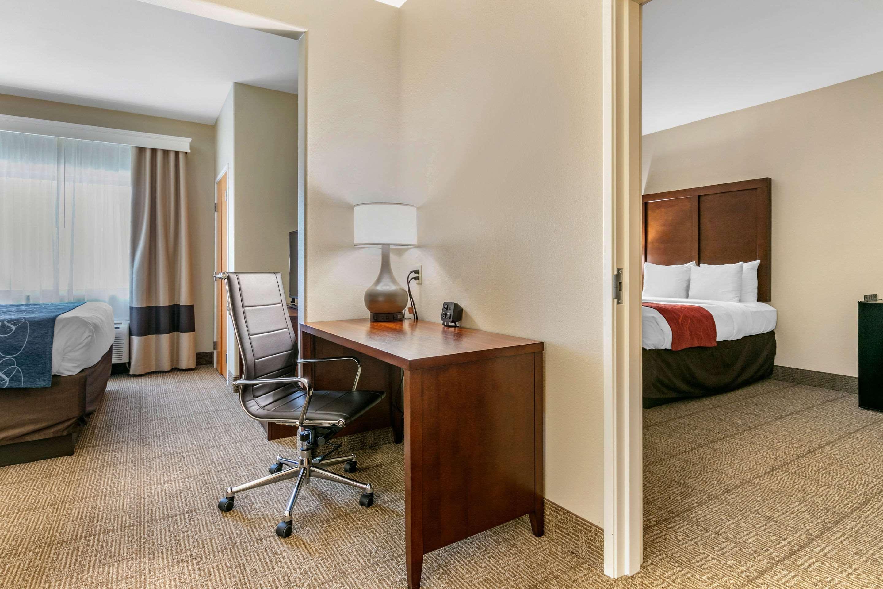 Comfort Suites Batesville Exterior photo