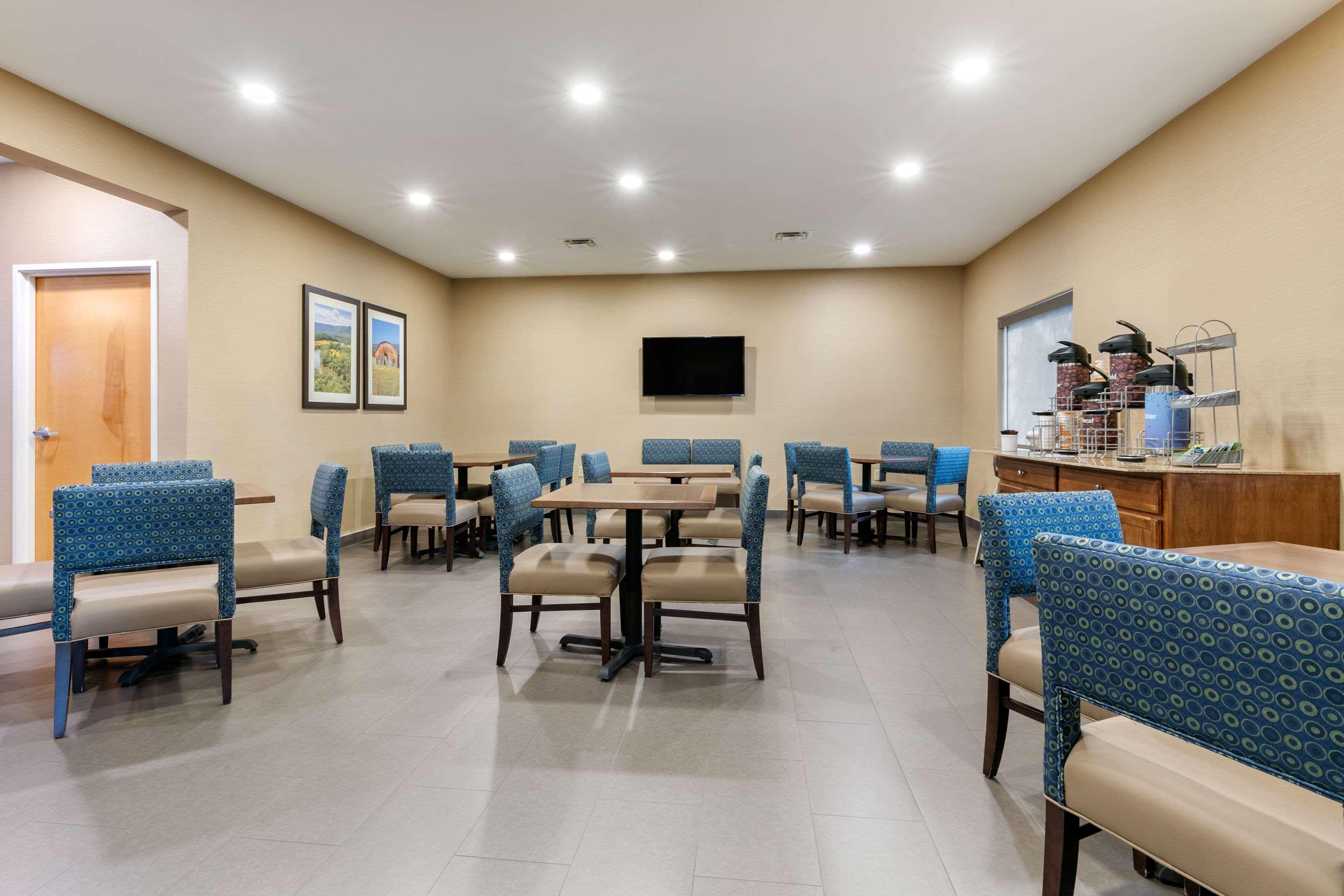 Comfort Suites Batesville Exterior photo