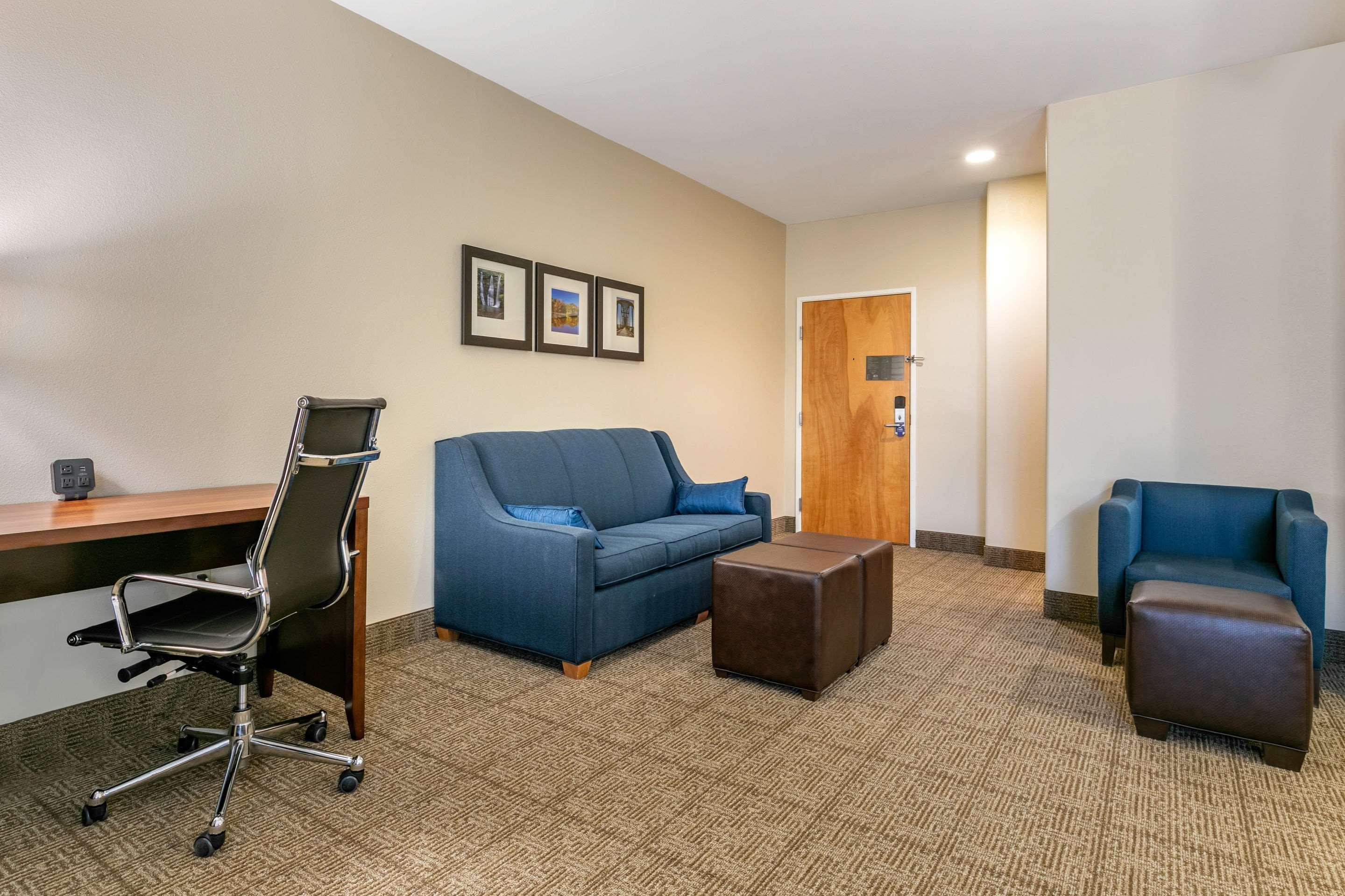 Comfort Suites Batesville Exterior photo