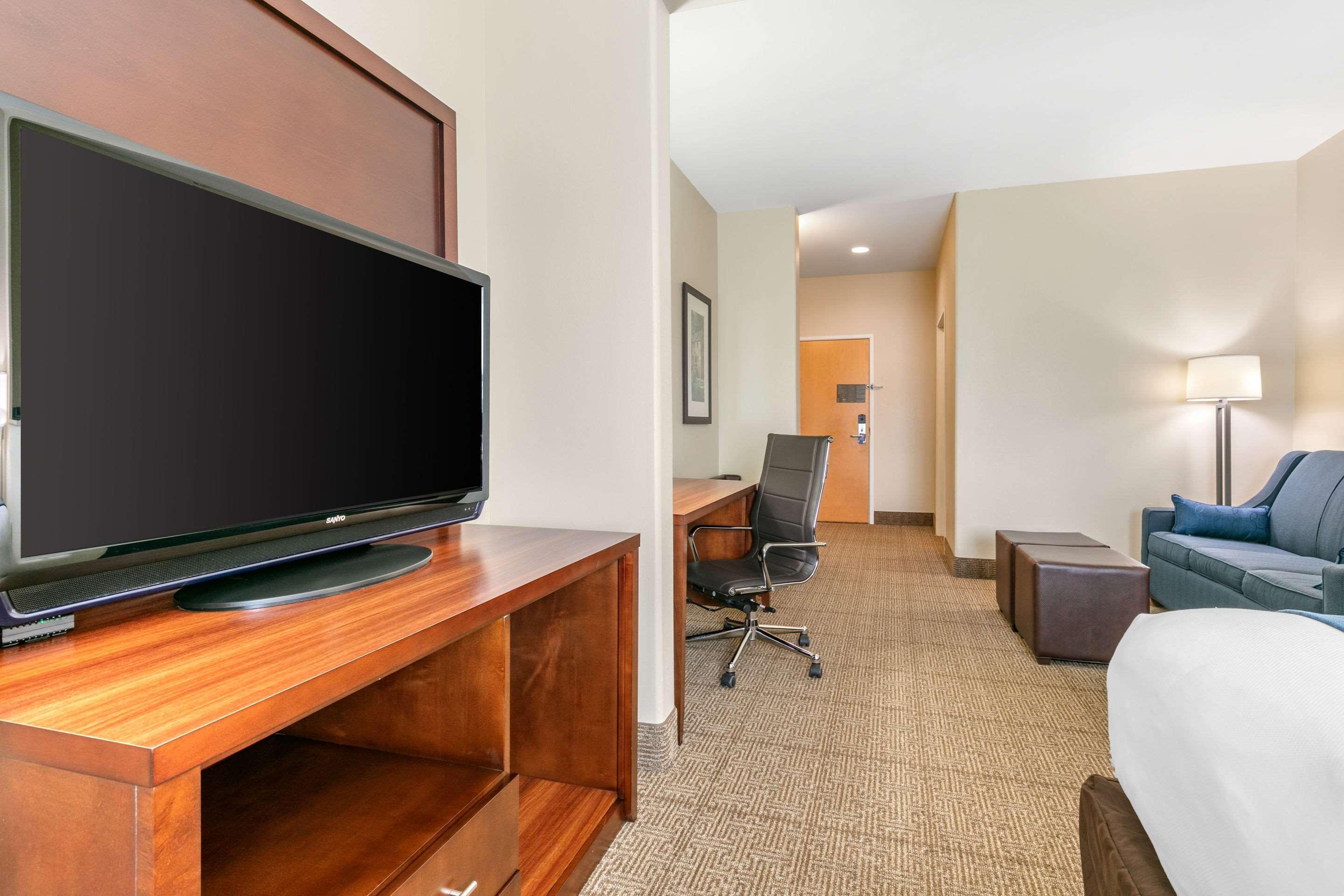 Comfort Suites Batesville Exterior photo